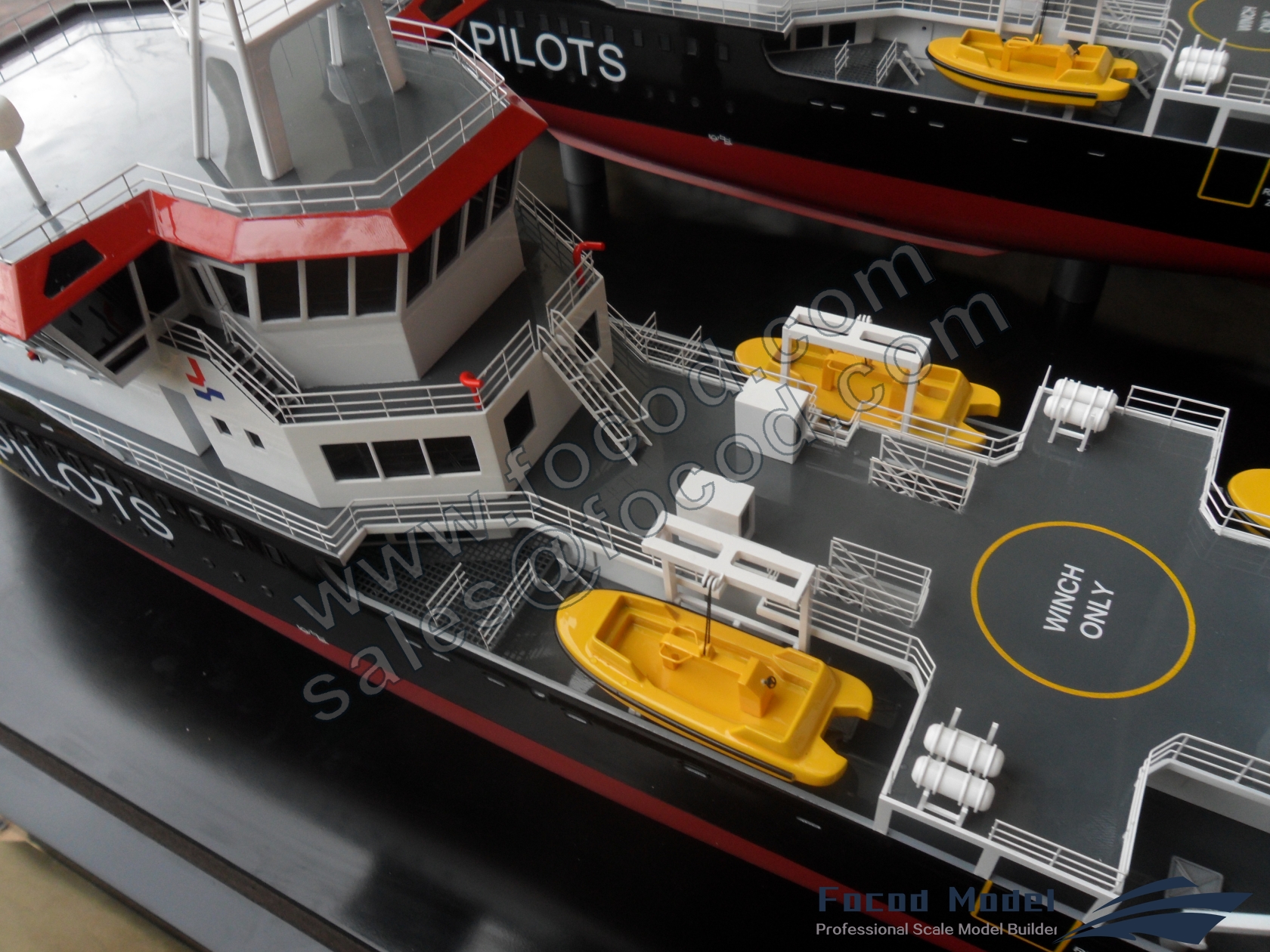 custom made model of 81.5米引航船